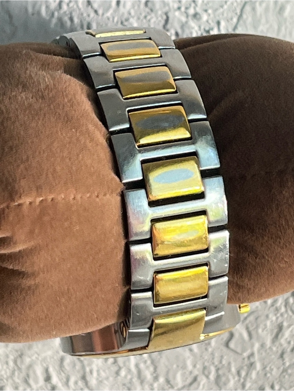 Gucci 8900M Two Tone Stainless Steel men’s Watch YA089304 - Picture 7 of 15